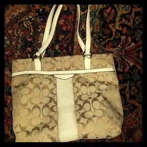 Signature coach tote purse